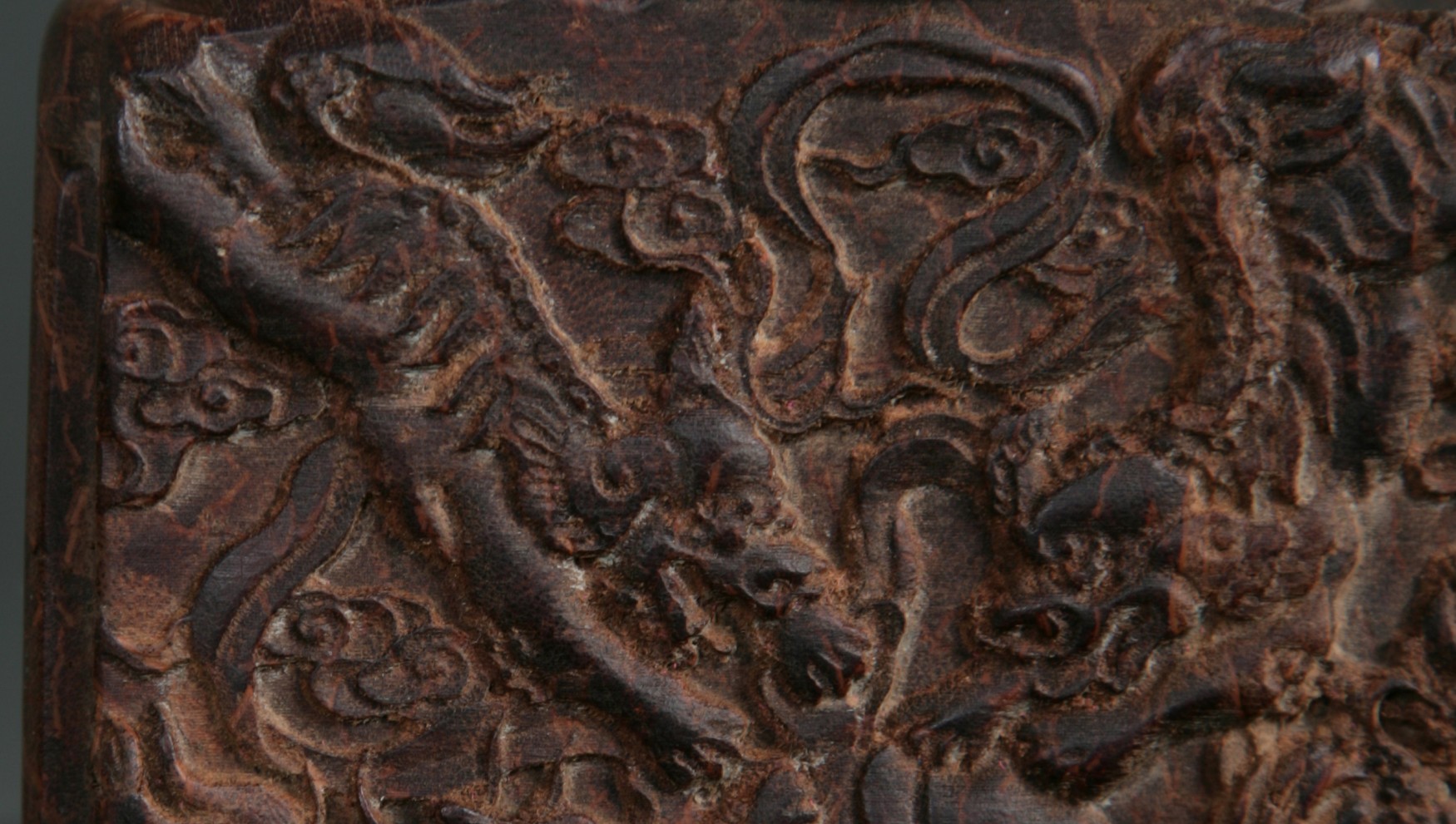 重器 清中期海南沉香【黑油格】狮子滚绣球扁