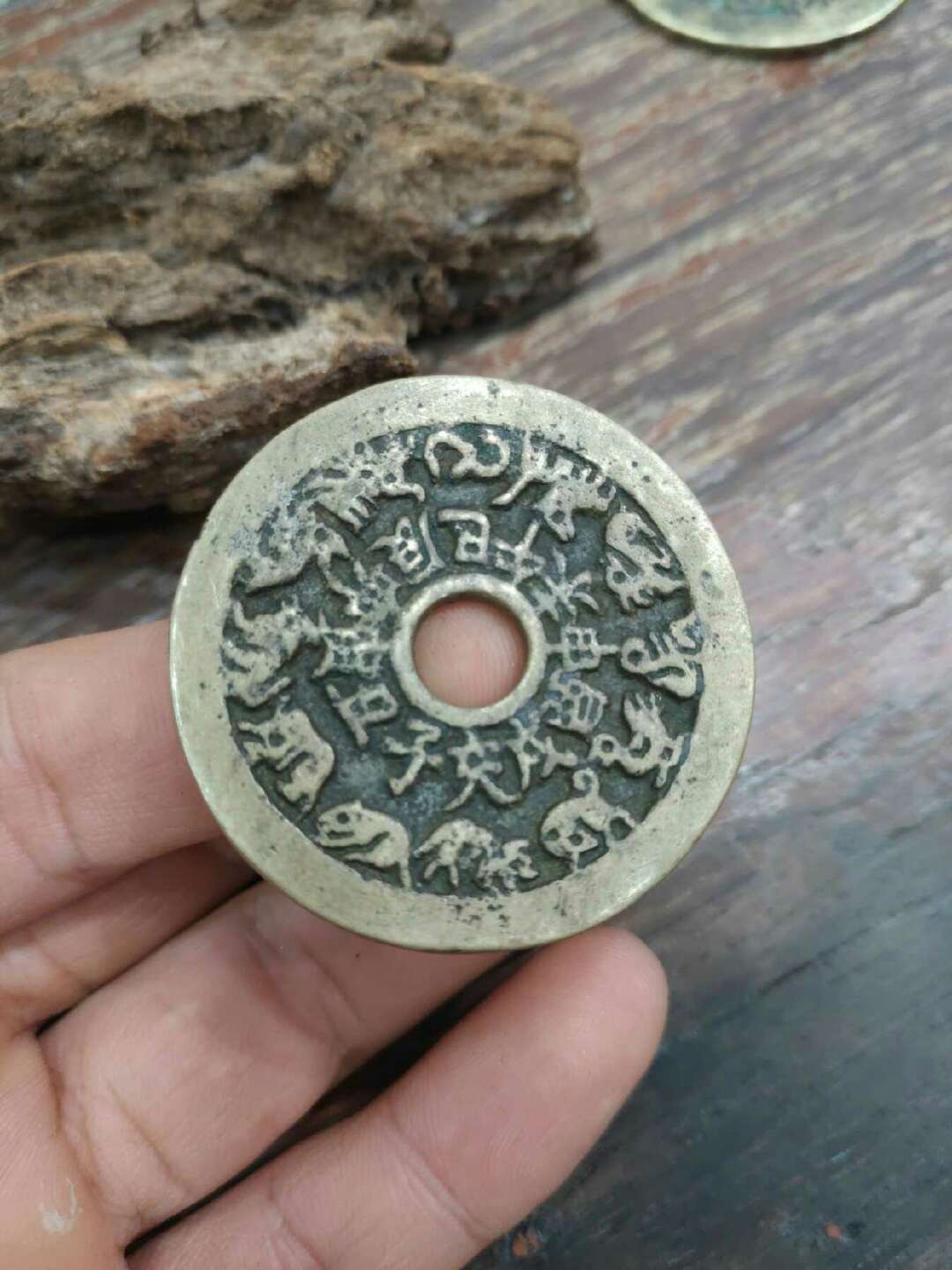 dvubb 图片点击可在新窗口打开查看