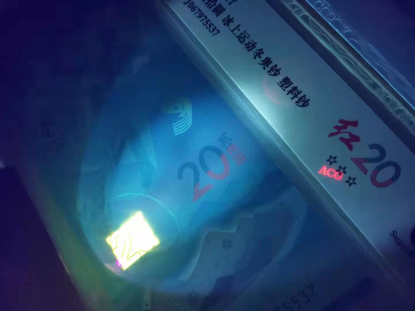 dvubb 图片点击可在新窗口打开查看