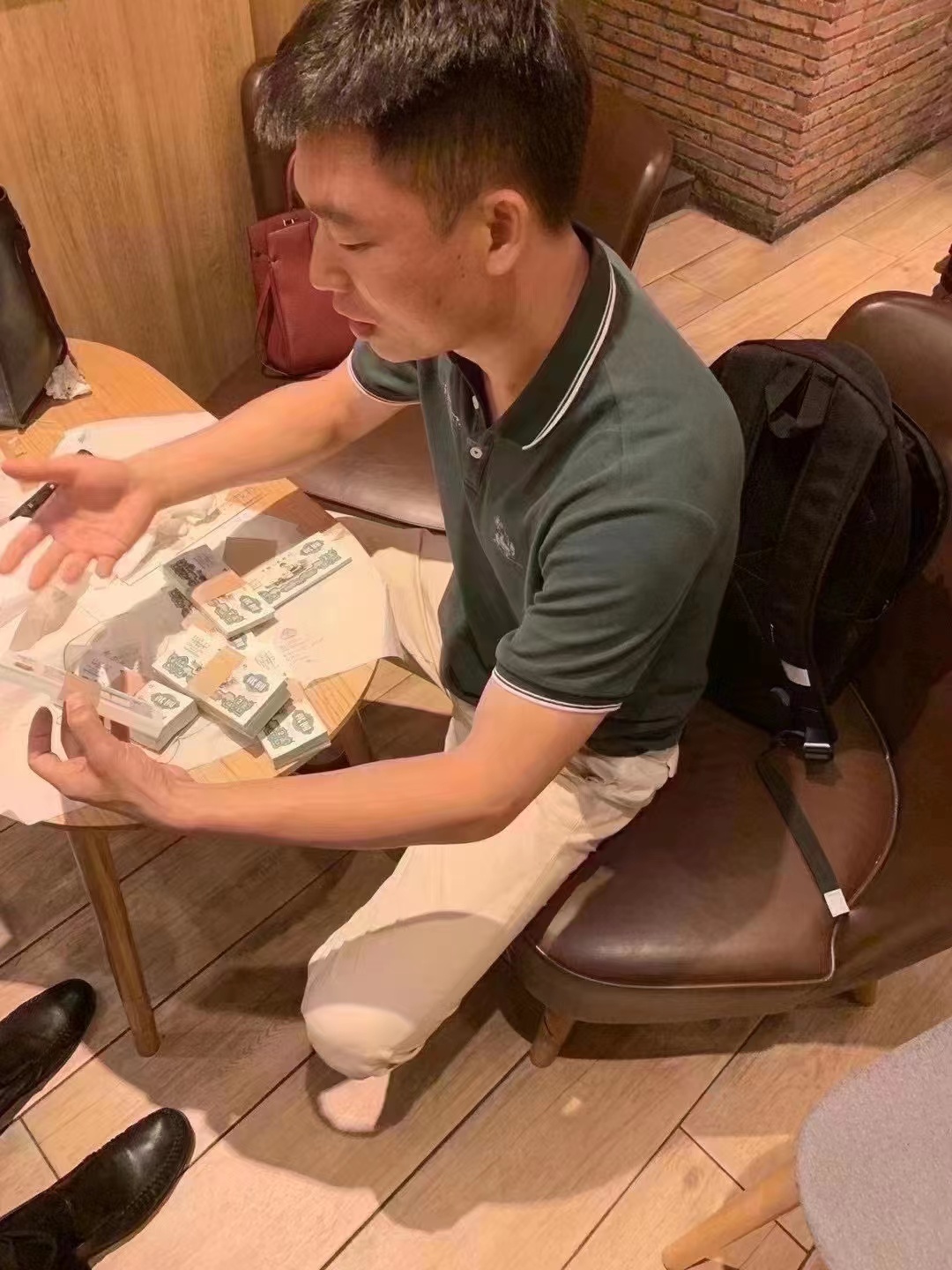 dvubb 图片点击可在新窗口打开查看