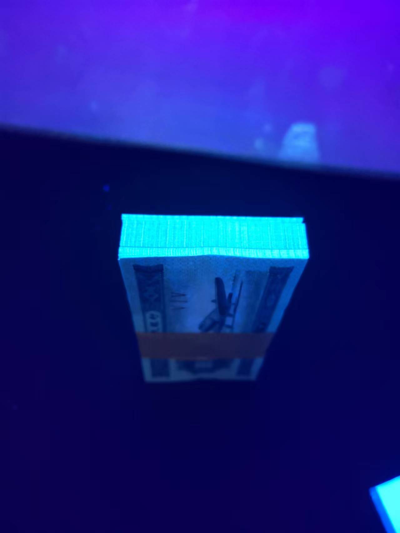 dvubb 图片点击可在新窗口打开查看
