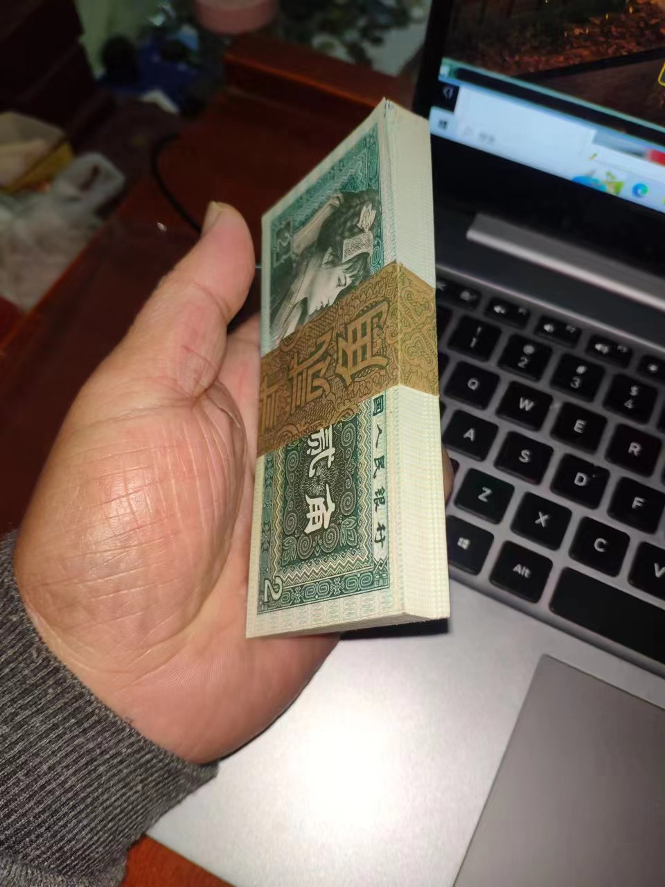 dvubb 图片点击可在新窗口打开查看