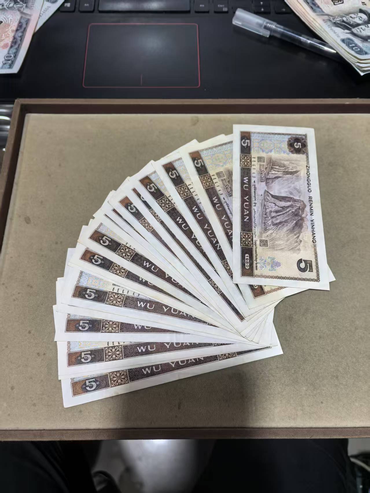 dvubb 图片点击可在新窗口打开查看