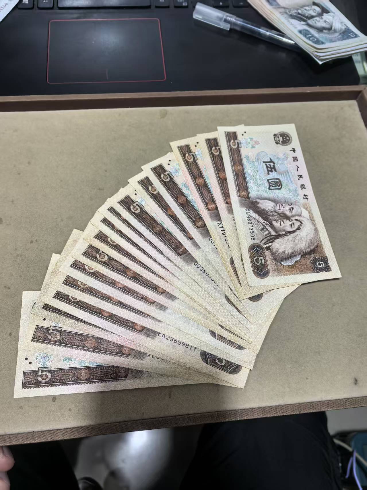 dvubb 图片点击可在新窗口打开查看