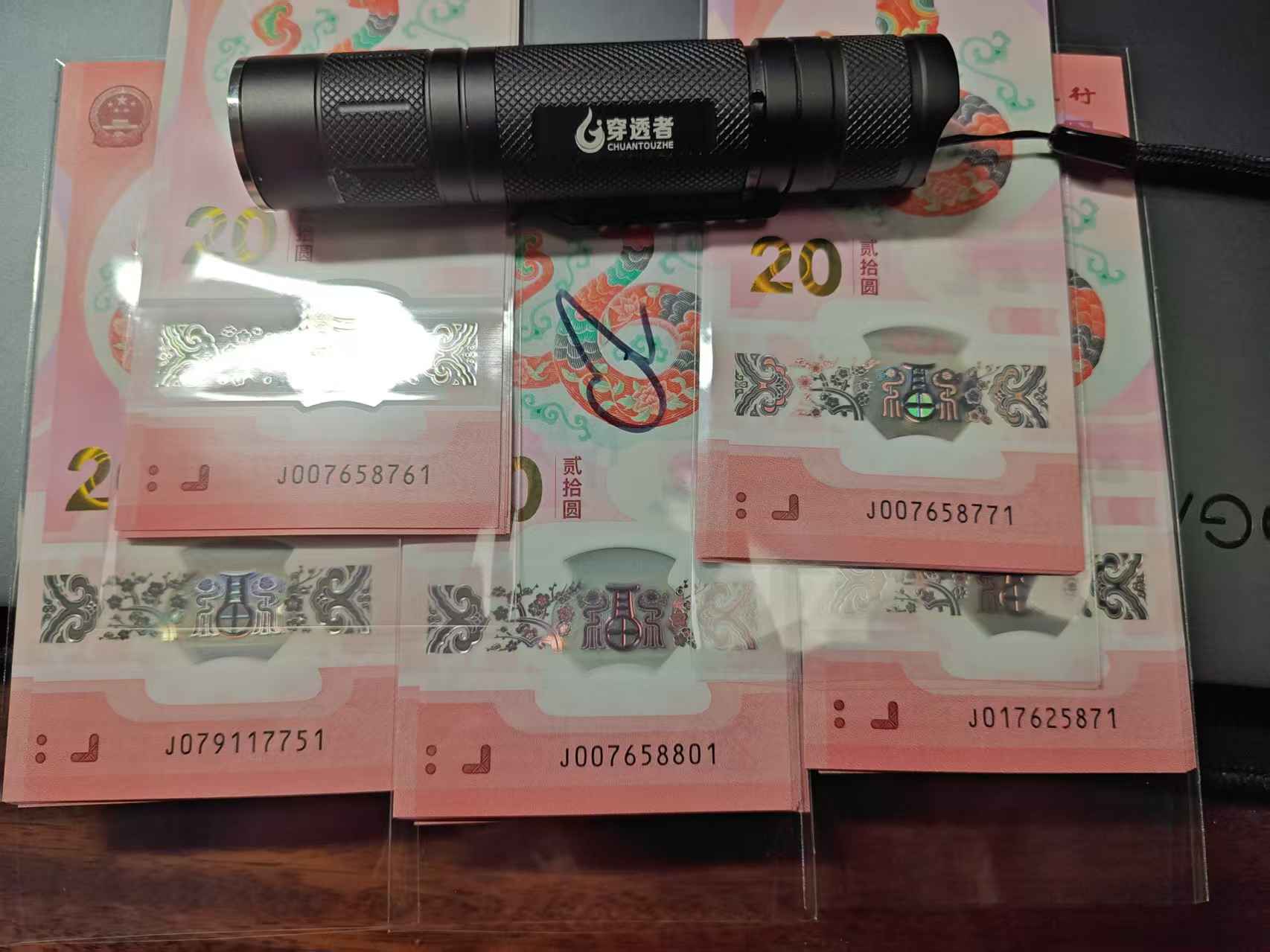 dvubb 图片点击可在新窗口打开查看